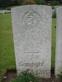 Etaples Military Cemetery - Clarke, Harold