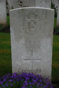 Etaples Military Cemetery - Clarke, Richard William