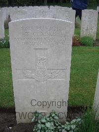 Etaples Military Cemetery - Clarke, T