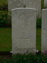 Etaples Military Cemetery - Clarke, W