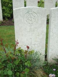 Etaples Military Cemetery - Clarke, W H