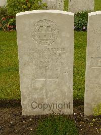 Etaples Military Cemetery - Clarke, W J