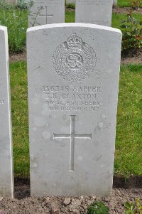 Etaples Military Cemetery - Claxton, Thomas Kilwick