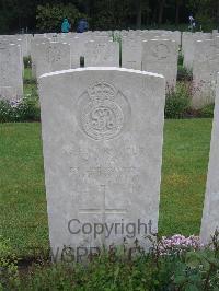 Etaples Military Cemetery - Clay, E