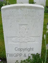 Etaples Military Cemetery - Clayton, George Edward