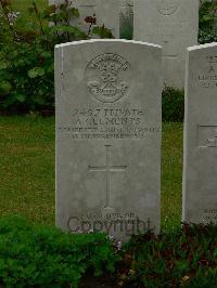 Etaples Military Cemetery - Clements, A