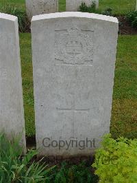 Etaples Military Cemetery - Clements, Leonard