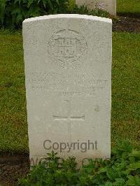 Etaples Military Cemetery - Clift, Maurice Richard