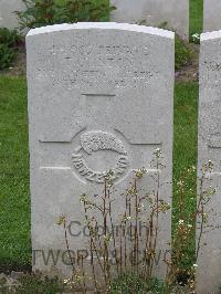 Etaples Military Cemetery - Clinton, Thomas