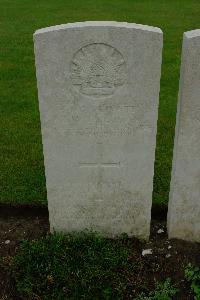 Etaples Military Cemetery - Clogan, Jack McIntyre