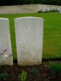 Etaples Military Cemetery - Clough, R