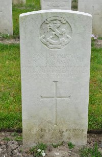 Etaples Military Cemetery - Coachworth, Edgar Stanley