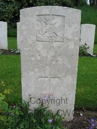 Etaples Military Cemetery - Coates, W