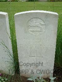 Etaples Military Cemetery - Coe, B