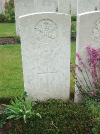 Etaples Military Cemetery - Coe, G