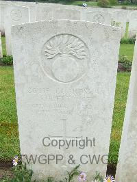 Etaples Military Cemetery - Coe, Robert