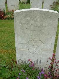 Etaples Military Cemetery - Collier, J