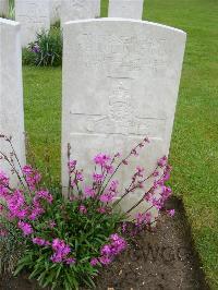 Etaples Military Cemetery - Collinge, John Halstead