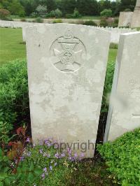 Etaples Military Cemetery - Colyer, John