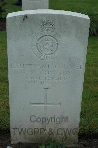 Etaples Military Cemetery - Compton, H W