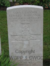 Etaples Military Cemetery - Cook, Edward John