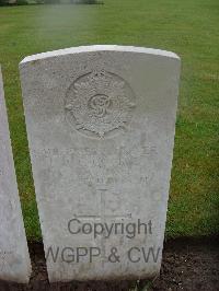 Etaples Military Cemetery - Cook, Fred