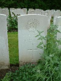 Etaples Military Cemetery - Cook, J