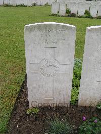 Etaples Military Cemetery - Cook, R