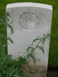 Etaples Military Cemetery - Cook, V