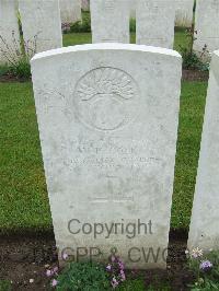 Etaples Military Cemetery - Cook, W F