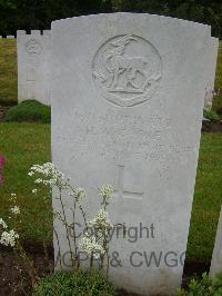 Etaples Military Cemetery - Cooke, Harold William