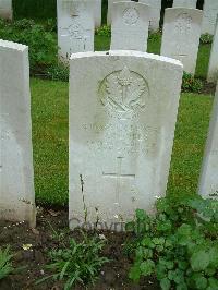 Etaples Military Cemetery - Coombes, T