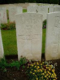 Etaples Military Cemetery - Cooper, Eli