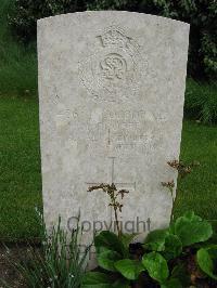 Etaples Military Cemetery - Cooper, M