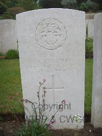 Etaples Military Cemetery - Cooper, Wilson James