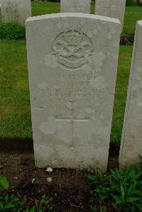 Etaples Military Cemetery - Cope, W R