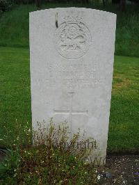 Etaples Military Cemetery - Corbridge, Leonard