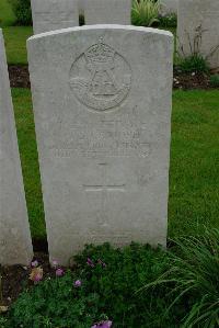 Etaples Military Cemetery - Cornish, J J