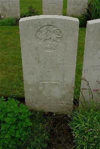 Etaples Military Cemetery - Cornwell, Frederick