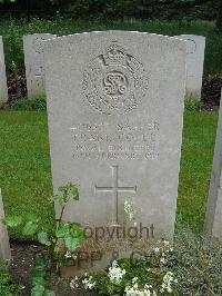 Etaples Military Cemetery - Coull, Frank