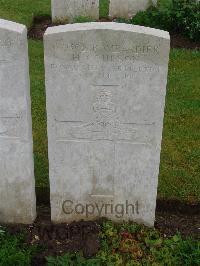 Etaples Military Cemetery - Coulson, H