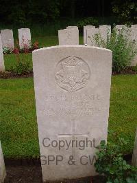 Etaples Military Cemetery - Coupe, W