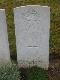 Etaples Military Cemetery - Coutts, H