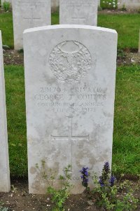 Etaples Military Cemetery - Coutts, T