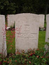 Etaples Military Cemetery - Cowell, Arthur