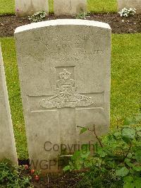 Etaples Military Cemetery - Cowie, Robert