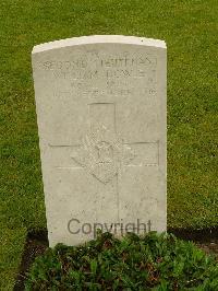 Etaples Military Cemetery - Cowie, William