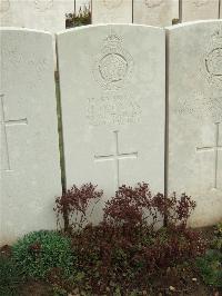 Hangard Wood British Cemetery - Holyoak, Horace