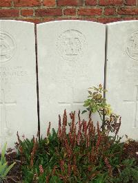 Hangard Wood British Cemetery - Lewin, F T