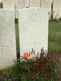 Hangard Wood British Cemetery - Travell, W